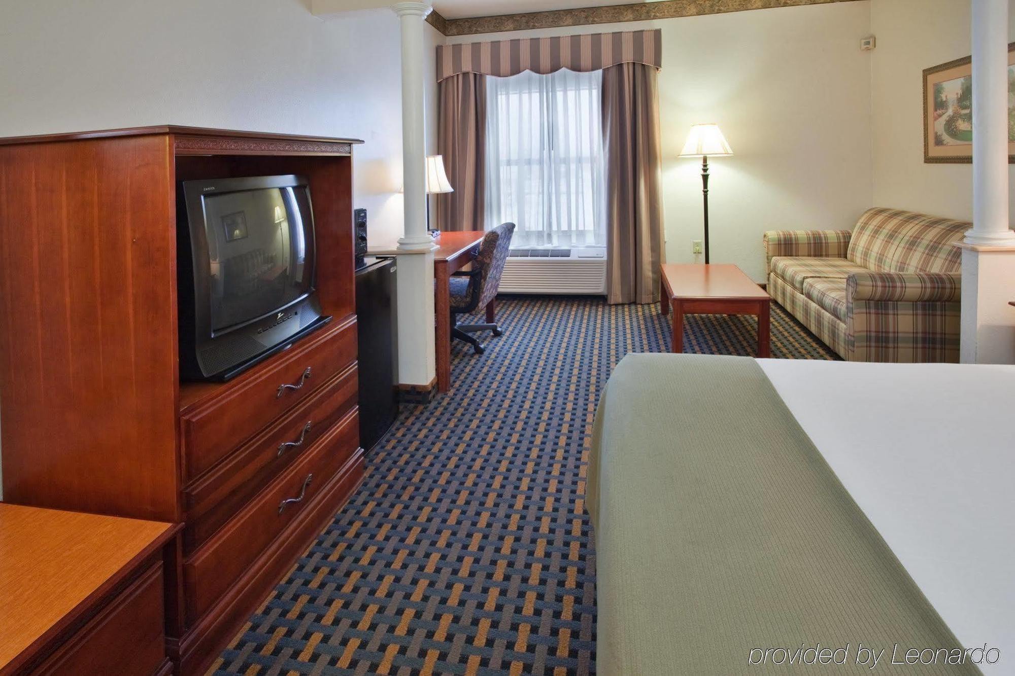 Holiday Inn Express Hotel & Suites Laurinburg By Ihg Chambre photo